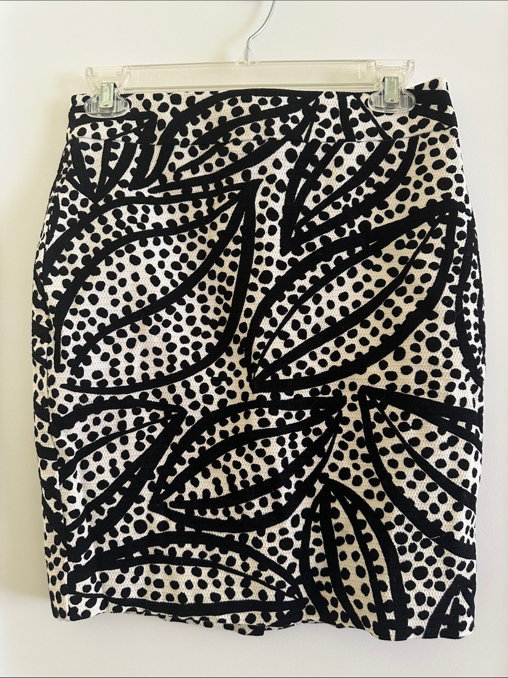 Black and White Leaf-Print Pencil Skirt